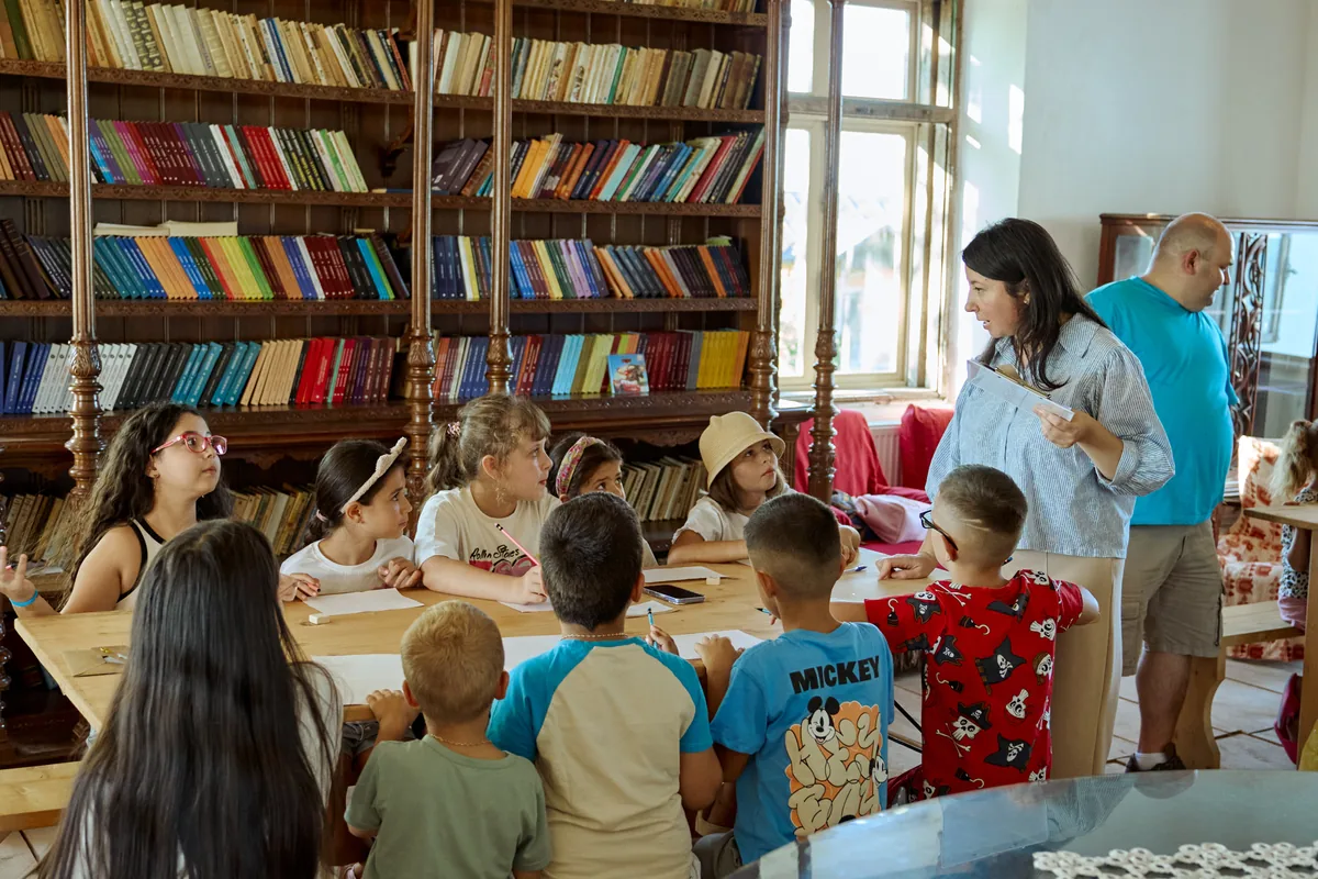 Film la Conac — atelier de lectură și jocuri