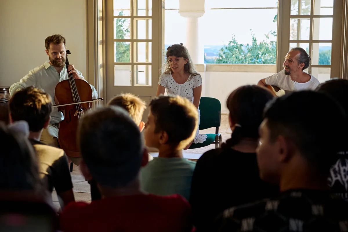 Film la Conac — concert de violoncel