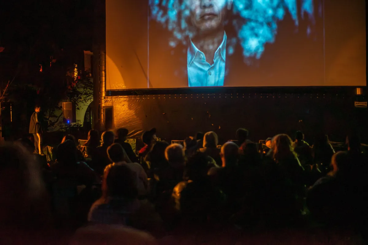 Film la Conac — public la proiecția de seară